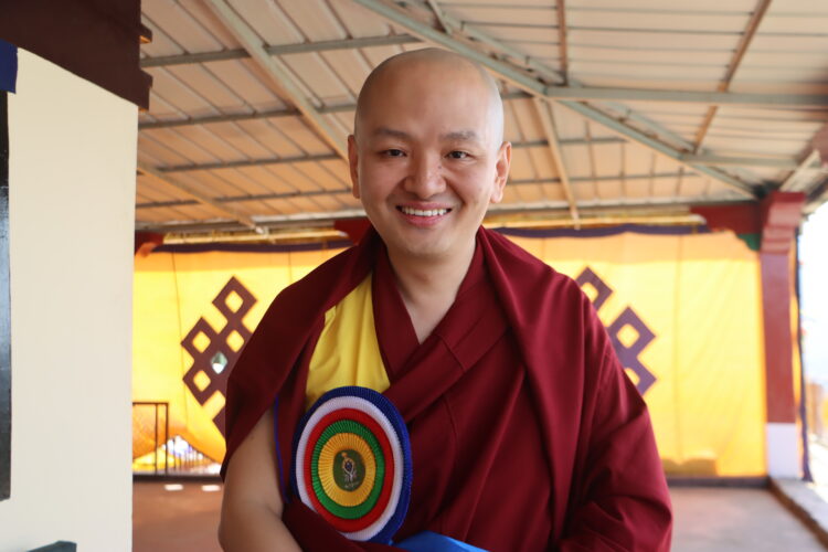 ༧སྐྱབས་རྗེ་ཀུན་བདེ་གླིང་རྟ་ཚག་རྗེ་དྲུང་མཆོག་སྤྲུལ་རིན་པོ་ཆེ་མཆོག བོད་ཀྱི་དུས་བབ་གསར་ཁང་གི་སྐུ་པར། ༢༠༢༥།༥།༢༠