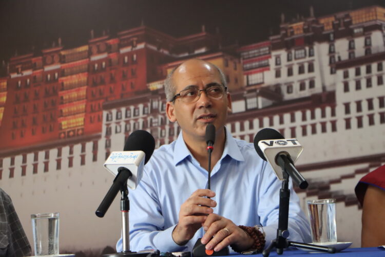 ཨེ་མོ་རི་གཙུག་ལག་སློབ་གཉེར་ཁང་གི་སློབ་དཔོན་ཆེན་མོ་དགེ་བཤེས་བློ་བཟང་བསྟན་འཛིན་ལགས་ཀྱིས་གསུང་བཤད་གནང་། ༢༠༢༥།༥།༢༡ དུས་བབ་ཀྱི་པར།