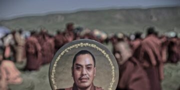 མཆོག་སྤྲུལ་ཧཱོུཾ་ཀར་རྡོ་རྗེ་མཆོག་ནས་བོད་མགོ་ལོག་ཁུལ་སྐལ་བཟང་ཐང་དུ་དཔལ་དུས་ཀྱི་འཁོར་ལོའི་དབང་ཆེན་ཐེངས་དང་པོ་གནང་། ༢༠༡༤།༠༦།༡༥ འབྲེལ་ཡོད་ཀྱི་པར།