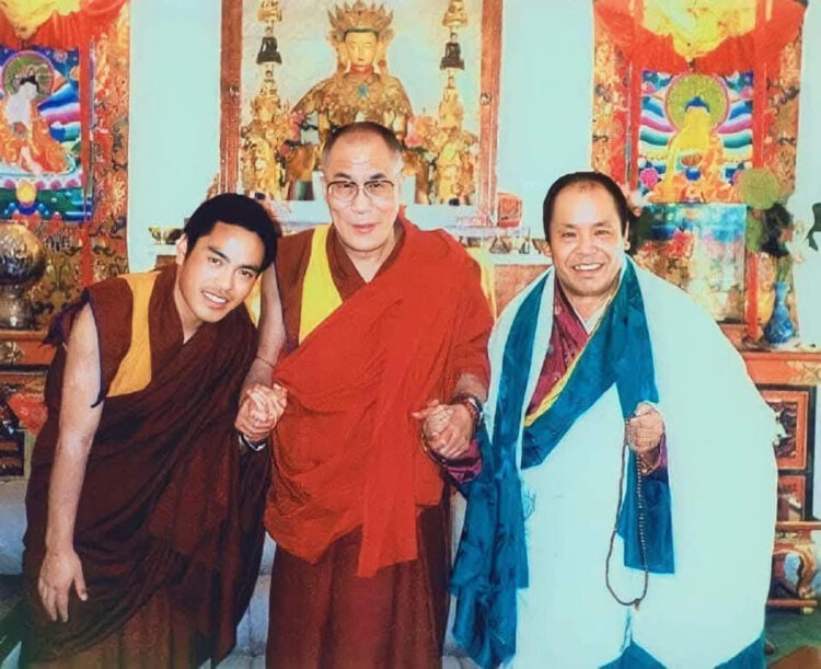 ཡབ་སྲས་གཉིས་ཀྱིས་༧གོང་ས་རྒྱལ་བ་རིན་པོ་ཆེ་མཆོག་ལ་མཇལ་བཅར་ཞུས། པར་འབྲེལ་ཡོད་ནས་འདི་གར་མཁོ་སྤྲོད་གནང་། ཟླ་ཚེས་མི་གསལ།