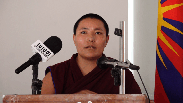 བཙུན་མ་དགེ་འདུན་བཟང་མོ་ལགས་ཀྱིས་མཆོག་སྤྲུལ་ཧཱུྃ་ཀར་རྡོ་རྗེ་མཆོག་གིས་བཙུན་དགོན་གསར་བཞེངས་གནང་བའི་ལོ་རྒྱུས་སྐོར་འགྲེལ་བརྗོད་གནང་བཞིན་པ། བོད་ཀྱི་དུས་བབ་གསར་ཁང་གི་པར། ༢༠༢༥།༥།༡༦