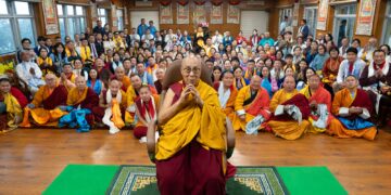 ༧གོང་ས་མཆོག་ནས་སྟོང་འཁོར་མཉྫུ་ཤྲཱི་ཧུ་ཐོག་ཐུས་གཙོས་པའི་སོག་པོ་ ༡༤༨ ལ་མཇལ་ཁ་དང་བཀའ་སློབ་སྩལ། དགའ་ལྡན་ཕོ་བྲང་གི་སྐུ་པར། ༢༠༢༥།༠༦།༢༠