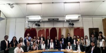 སྲིད་སྐྱོང་མཆོག་ནས་དབྱིན་ཡུལ་དང་ཡུ་རོབ་རྒྱལ་ཁབ་ཁག་ཏུ་གཞུང་འབྲེལ་ཕྱོགས་ཕེབས་གནང་བཞིན་འདུག བོད་མིའི་སྒྲིག་འཛུགས་ཀྱི་པར།
