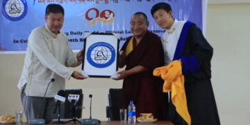 བོད་ཀྱི་ན་གཞོན་ཉམས་ཞིབ་པ་དཀོན་མཆོག་བསྟན་འཛིན་ལགས་ཀྱིས་ཐོན་མིའི་གཙུག་ལག་ཉིན་རེའི་རྒྱལ་སྤྱི་ཞེས་པ་གཞུང་འབྲེལ་དབུ་འབྱེད་ཀྱི་མཛད་སྒོ་འཚོགས་སོང་།
 བོད་ཀྱི་དུས་བབ་གསར་ཁང་གི་པར། ༢༠༢༥།༦།༢༥