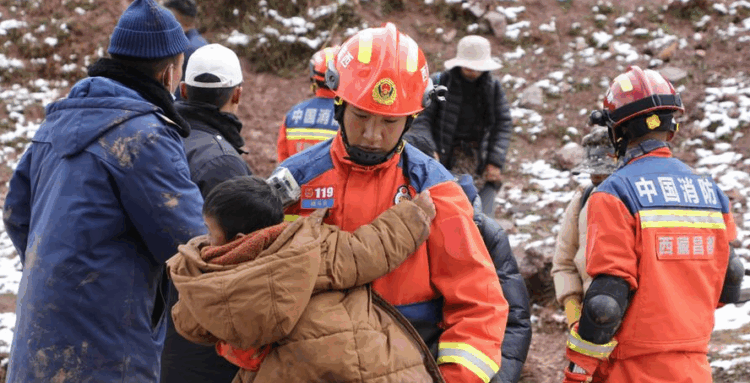 Rescuers work at the site of the landslide in Muta Township, Dengqen County, southwest China's Xizang Autonomous Region, June 2, 2025. (Xinhua)