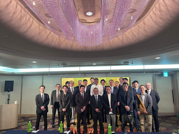 སྲིད་སྐྱོང་སྤེན་པ་ཚེ་རིང་མཆོག་གིས་ཁ་བའི་འོག་གི་མེ་ལྕེ་ཞེས་པའི་ཉི་ཧོང་བོད་དོན་རྒྱབ་སྐྱོར་ཚོགས་པར་མཇལ་འཕྲད་གནང་། ༢༠༢༥།༠༥།༣༡ བོད་མིའི་སྒྲིག་འཛུགས་ཀྱི་པར།