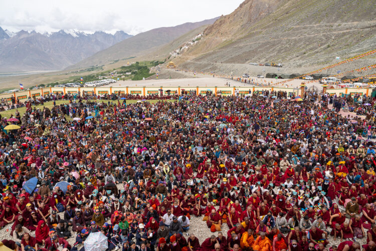 ཟངས་དཀར་ཡུལ་གྱི་དད་ལྡན་སེར་སྐྱ་མི་མང་སྟོང་ཕྲག་དུ་མས་༧གོང་ས་རྒྱལ་བ་རིན་པོ་ཆེ་མཆོག་ལ་ཕེབས་བསུ་ཟབ་རྒྱས་ཞུས། ༢༠༢༥།༠༧།༢༡