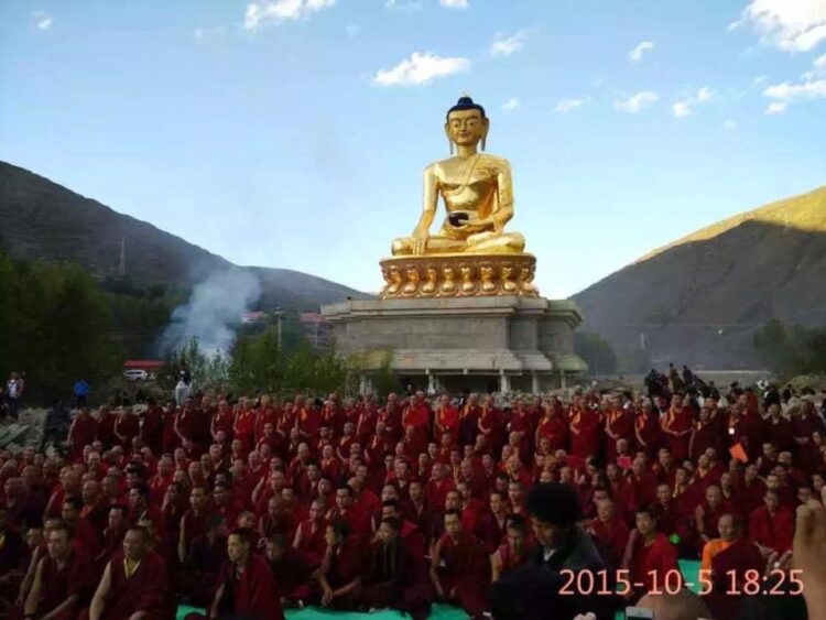 རྒྱ་ནག་གཞུང་གིས་གཏོར་ཟིན་པའི་བྲག་མགོ་དགོན་གྱི་སྟོན་པའི་སྐུ་བརྙན།