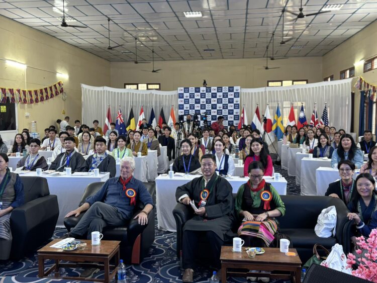 རྒྱལ་སྤྱིའི་བོད་ཀྱི་གཞོན་སྐྱེས་ཚོགས་ཆེན་ཐེངས་གསུམ་པ་འཚོག་བཞིན་པ། བོད་ཀྱི་དུས་བབ་གསར་ཁང་གི་པར། ༢༠༢༥།༧།༣