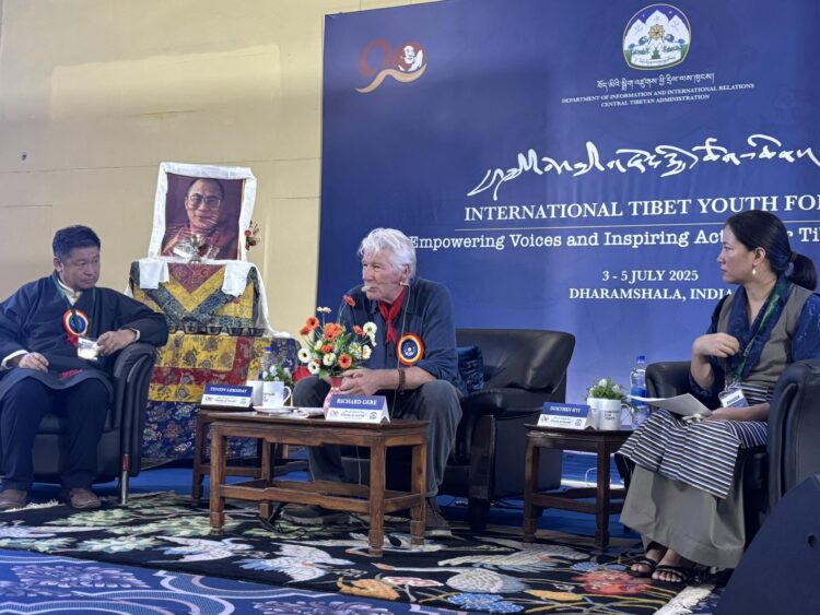 རྒྱལ་སྤྱིའི་བོད་ཀྱི་གཞོན་སྐྱེས་ཚོགས་ཆེན་ཐེངས་གསུམ་པ་འཚོག་བཞིན་པ། བོད་ཀྱི་དུས་བབ་གསར་ཁང་གི་པར། ༢༠༢༥།༧།༣