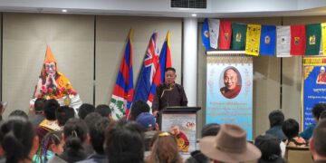 སྲིད་སྐྱོང་མཆོག་གིས་ཨོ་གླིང་གནས་མཁར་གསར་ས་གནས་བོད་མི་རྣམས་ལ་གསུང་བཤད་གནང་། ༢༠༢༥།༠༧།༡༣ སྲིད་སྐྱོང་གི་ངོ་དེབ་ཀྱི་པར།