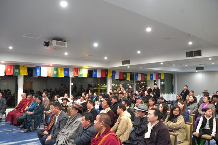 སྲིད་སྐྱོང་མཆོག་གིས་ཨོ་གླིང་གནས་མཁར་གསར་ས་གནས་བོད་མི་རྣམས་ལ་གསུང་བཤད་གནང་། ༢༠༢༥།༠༧།༡༣ སྲིད་སྐྱོང་གི་ངོ་དེབ་ཀྱི་པར།