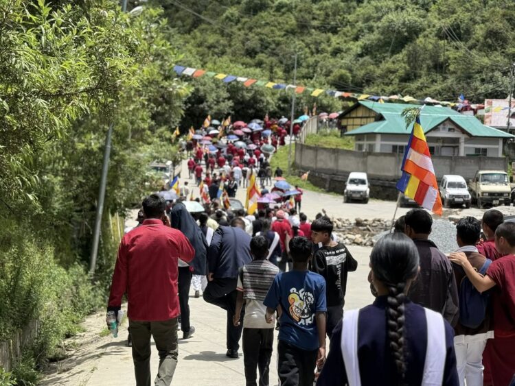 མོན་རྟ་དབང་རྟ་དབང་རྫོང་ཁྱོན་ཡོངས་ཀྱི་སློབ་ཕྲུག་མཐུན་ཚོགས་ཀྱི་ངོ་དེབ་ལས་བླངས།