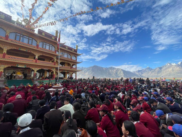 ༧གོང་ས་མཆོག་ནས་ཟངས་དཀར་དུ་ལམ་གཙོ་རྣམ་གསུམ་གྱི་བཀའ་ཆོས་སྩལ།༢༠༢༥།༠༧།༢༥ དུས་བབ་ཀྱི་པར།