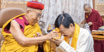 ཨ་རུ་ན་ཅལ་མངའ་སྡེའི་གྲོས་ཚོགས་འཐུས་མི་ཏ་ཕིར་གྷའོ་མཆོག་བཞུགས་སྒར་དྷ་རམ་ས་ལར་ཆེད་ཕེབས་ཀྱིས་༧གོང་ས་མཆོག་ལ་མཇལ་བཅར་ཞུས། ༢༠༢༤།༠༩།༠༦