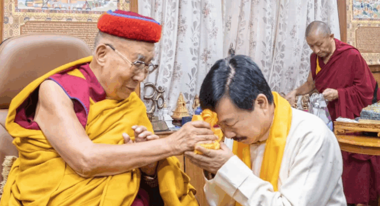 ཨ་རུ་ན་ཅལ་མངའ་སྡེའི་གྲོས་ཚོགས་འཐུས་མི་ཏ་ཕིར་གྷའོ་མཆོག་བཞུགས་སྒར་དྷ་རམ་ས་ལར་ཆེད་ཕེབས་ཀྱིས་༧གོང་ས་མཆོག་ལ་མཇལ་བཅར་ཞུས། ༢༠༢༤།༠༩།༠༦