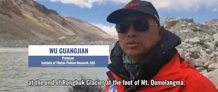 རྒྱ་ནག་གི་བོད་མཐོ་སྒང་གི་ཁོར་ཡུག་ཉམས་ཞིབ་པ་ཝུའུ་ཀང་ཅན་གྱིས་ཁོར་ཡུག་གི་ཉེན་ཚབས་འགྲེལ་བརྗོད་བྱས་པ། ༢༠༢༤།༨