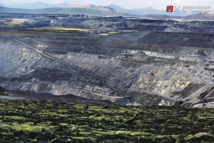 བོད་བོང་སྟག་མུ་རུའི་རྩྭ་ཐང་དུ་མི་ལོ་ ༤༠ ལྷག་རིང་རྡོ་སོལ་སྔོག་འདོན་བྱས། ༢༠༡༨ དྲ་ལམ་གྱི་པར།