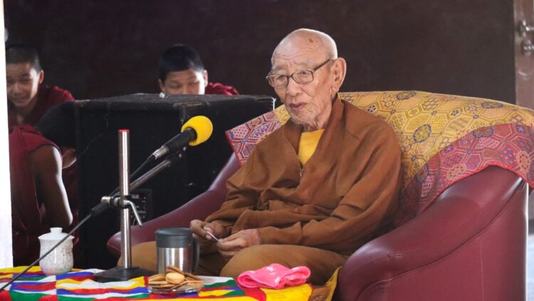 རྒྱ་གར་བྱང་ཕྱོགས་ལྡེ་ར་རྡུན་དུ་རྟེན་གཞི་བྱས་པའི་བྱེས་ཀྱི་བཀྲ་ཤིས་འཁྱིལ་དགོན་པར་རིགས་གྲྭ་རིག་པའི་རལ་གྲི་རྗེ་སྐལ་བཟང་བསྟན་པ་རབ་རྒྱས་མཆོག་དགུང་གྲངས་བརྒྱའི་སྟེང་སྐུ་གཤེགས་ཡོད་འདུག ༢༠༢༥།༨།༢༥