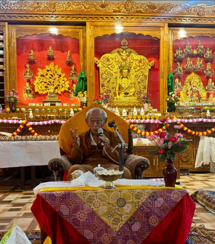 རྒྱ་གར་བྱང་ཕྱོགས་ལྡེ་ར་རྡུན་དུ་རྟེན་གཞི་བྱས་པའི་བྱེས་ཀྱི་བཀྲ་ཤིས་འཁྱིལ་དགོན་པར་རིགས་གྲྭ་རིག་པའི་རལ་གྲི་རྗེ་སྐལ་བཟང་བསྟན་པ་རབ་རྒྱས་མཆོག་དགུང་གྲངས་བརྒྱའི་སྟེང་སྐུ་གཤེགས་ཡོད་འདུག ༢༠༢༥།༨།༢༥