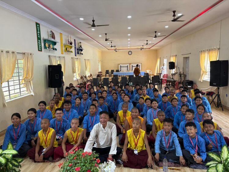 སྲིད་སྐྱོང་མཆོག་གིས་ཨོ་ཌི་ཤཱ་ཕུན་ཚོགས་གླིང་དུ་འཚམས་གཟིགས་གནང་། ༢༠༢༥།༠༨།༠༣ བོད་མིའི་སྒྲིག་འཛུགས་ཀྱི་པར།