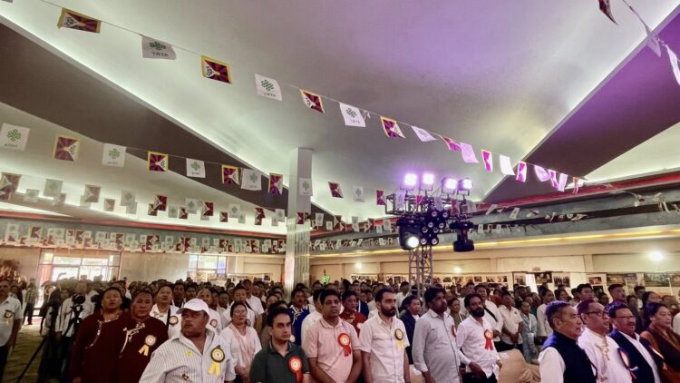 ཟླ་འདིའི་ཕྱི་ཚེས་ ༡༥ ཉིན་ཏེ་རྒྱ་གར་རང་བཙན་ཐོབ་པའི་ཉིན་མོ་དང་བསྟུན། རྒྱ་གར་པན་ཇབ་མངའ་སྡེའི་ལུ་དྷི་ཡ་ནར་བཙན་བྱོལ་བོད་མིའི་ཚོང་པ་ཚོགས་པའི་གོ་སྒྲིག་འོག་སྐུའི་གོ་སྟོན་སྲུང་གཙི་ཞུས། ༢༠༢༥།༠༨།༡༥ དུས་བབ་ཀྱི་པར།