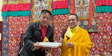 སྲིད་སྐྱོང་མཆོག་ནས་སྐྱབས་རྗེ་ཏཱ་ཡི་སི་ཏི་རིན་པོ་ཆེ་མཆོག་ལ་མཇལ་བཅར་ཞུས།