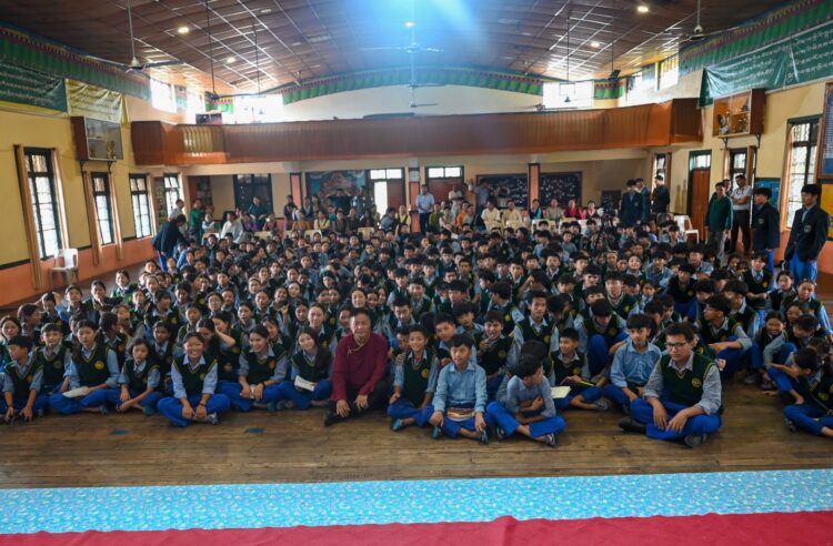 སྲིད་སྐྱོང་མཆོག་གིས་སུ་ཇཱ་བོད་ཁྱིམ་གྱི་དགེ་སློབ་རྣམས་ལ་གསུང་བཤད་གནང་། ༢༠༢༥།༠༨།༢༡ བོད་མིའི་སྒྲིག་འཛུགས་ཀྱི་པར།