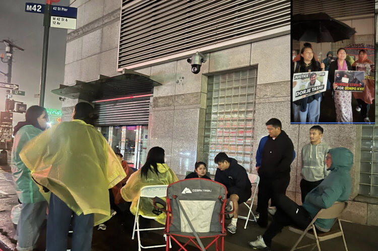 ནེའུ་ཡོག་བོད་རང་བཙན་སློབ་ཕྲུག་ཚོགས་པས་ས་གནས་རྒྱ་ནག་གཞུང་ཚབ་ཁང་གི་མདུན་དུ་ངོ་རྒོལ་བྱེད་བཞིན་པ། ༢༠༢༥།༨།༢༠