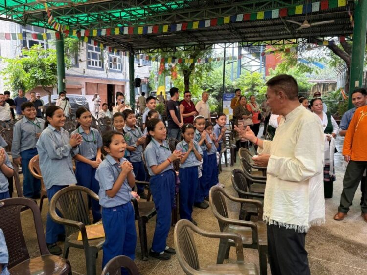 སྲིད་སྐྱོང་མཆོག་གིས་ལྡི་ལི་བསམ་ཡས་གླིང་བོད་ཁྱིམ་སློབ་གྲྭའི་གཟིགས་སྐོར་གནང་། ༢༠༢༥།༠༨།༡༣ བོད་མིའི་སྒྲིག་འཛུགས་ཀྱི་པར།