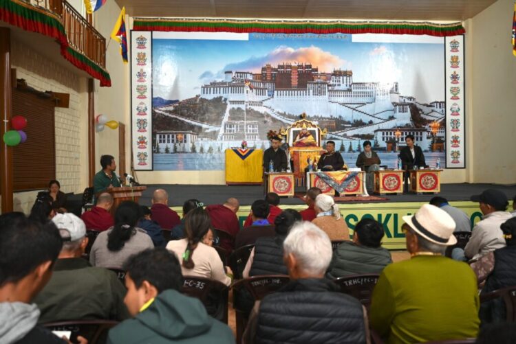 བོད་མིའི་སྒྲིག་འཛུགས་ཀྱི་སྲིད་སྐྱོང་སྤེན་པ་ཚེ་རིང་མཆོག་གིས་དྷ་ལ་ཧོ་སི་ཕུན་ཚོགས་གླིང་དུ་གཟིགས་སྐོར་གནང་། ༢༠༢༥།༨།༡༤ བོད་མིའི་སྒྲིག་འཛུགས་ཀྱི་པར།
