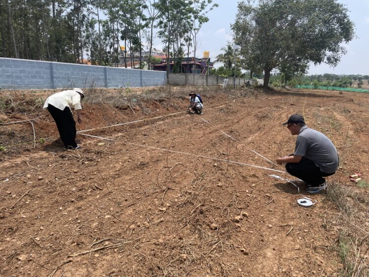 གཞིས་སྤོས་ལས་གཞིའི་འགན་འཛིན་གཙོས་པའི་ལས་བྱེད་རྣམས་ཀྱིས་ཧོན་སུར་དུ་ས་བགོས་ལས་གཞི་སྤེལ་མུས་ཡིན་པ། ནང་སྲིད་ལས་ཁུངས་ཀྱི་པར།