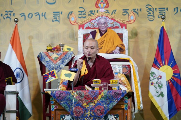 བོད་ཀྱི་གཞོན་ནུ་ལྷན་ཚོགས་ཀྱི་ཚོགས་ཆེན་ ༡༩ པའི་ཐོག༸སྐྱབས་རྗེ་ཀུན་བདེ་གླིང་རྟ་ཚག་རྗེ་དྲུང་རིན་པོ་ཆེ་མཆོག་་ཕེབས། ༢༠༢༥།༠༩།༢༩ བོད་མི་མང་སྤྱི་འཐུས་ལྷན་ཚོགས་ཀྱི་པར།