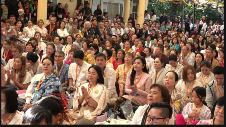 ༧གོང་ས་མཆོག་ལ་ལྷོ་ཤར་ཨེ་ཤ་ཡའི་ནང་པའི་རྒྱལ་ཁབ་ཁག་གིས་བརྟན་བཞུགས་བསྟར་འབུལ་ཞུས། ༢༠༢༥།༠༩།༢༠ དུས་བབ་ཀྱི་སྐུ་པར།