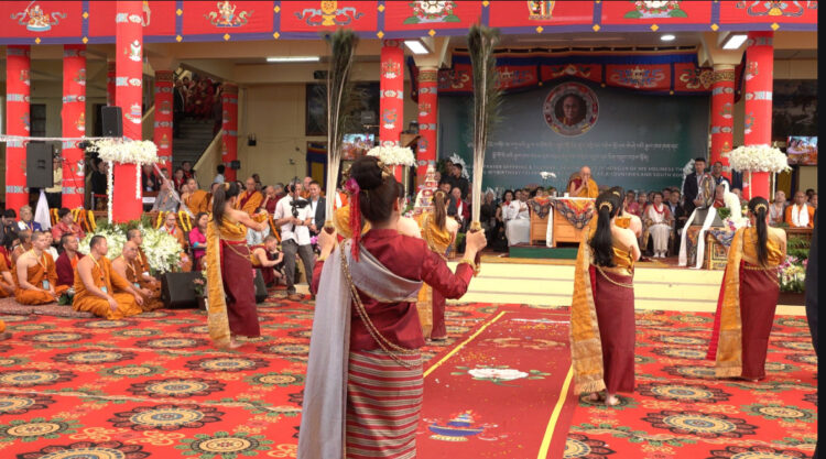 ༧གོང་ས་མཆོག་ལ་ལྷོ་ཤར་ཨེ་ཤ་ཡའི་ནང་པའི་རྒྱལ་ཁབ་ཁག་གིས་བརྟན་བཞུགས་བསྟར་འབུལ་ཞུས། ༢༠༢༥།༠༩།༢༠ དུས་བབ་ཀྱི་སྐུ་པར།