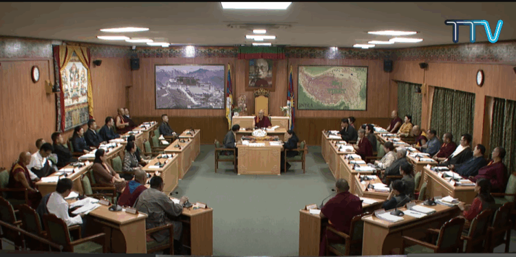 སྐབས་བཅུ་བདུན་པའི་བོད་མི་མང་སྤྱི་འཐུས་ལྷན་ཚོགས་ཀྱི་གྲོས་ཚོགས་ཚོགས་དུས་བཅུ་པའི་ལས་ཉིན་བཞི་པ་འཚོག་བཞིན་པ། བོད་མིའི་སྒྲིག་འཛུགས་ཀྱི་ཐད་གཏོང་ནས་པར་བླངས། ༢༠༢༥།༩།༡༤