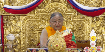 ས་སྐྱ་༧གོང་མ་ཁྲི་ཆེན་རྡོ་རྗེ་འཆང་མཆོག་ཕྱི་ལུགས་ལྟར་དགུང་གྲངས་བརྒྱད་ཅུར་ཕེབས་པར་བརྟན་བཞུགས་ཕུལ། ༢༠༢༥།༠༩།༢༢ ཐད་གཏོང་གི་པར།