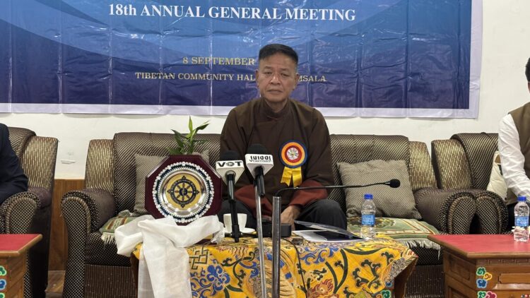 བོད་མིའི་ཚོང་ལས་བདེ་ཚོགས་ཀྱི་ལོ་འཁོར་ཚོགས་ཆེན་སྐབས་བཅོ་བརྒྱད་པ་འཚོག་བཞིན་པ། བོད་ཀྱི་དུས་བབ་གསར་ཁང་གི་པར། ༢༠༢༥།༩།༨