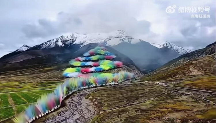ཕྱི་ལོ་ ༢༠༢༥ ཟླ་ ༩ ཚེས་ ༡༩ ཉིན་གྱི་ཕྱི་དྲོར་བོད་རྒྱལ་རྩེ་རྫོང་ར་ལུང་གྲོང་སྡེའི་རི་ངོས་ཤིག་ཏུ་ཤོག་སྦག་ཕོན་ཆེན་སྦར་ཏེ་ཁོར་ཡུག་ལ་གནོད་སྐྱོན་བཟོས། དྲ་ལམ་གྱི་པར།