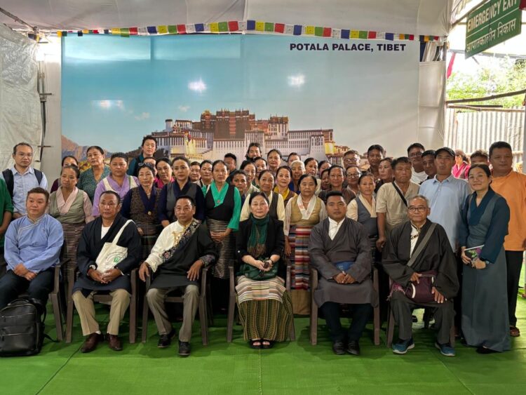 Education Kalon (Minister) Tharlam Dolma Changra Visits Tibetan Sweater Sellers Market in Nagpur
