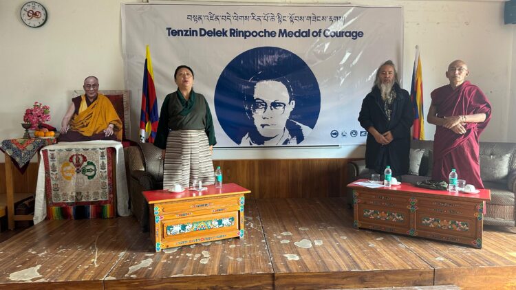 ཞིང་གཤེགས་དམ་པ་མཆོག་སྤྲུལ་ཧཱུྃ་ཀར་རྡོ་རྗེ་རིན་པོ་ཆེ་ལགས་སུ་སྙིང་སྟོབས་གཟེངས་རྟགས་ཕུལ།
བོད་ཀྱི་དུས་བབ་གསར་ཁང་གི་པར། ༢༠༢༥།༡༠།༡༣