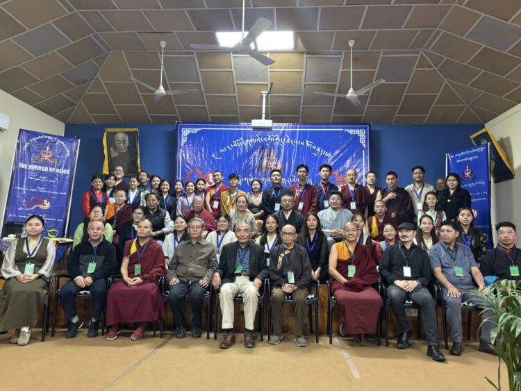 ས་རཱ་བོད་རིག་པའི་བགྲོ་གླེང་ཐེངས་བཅོ་བརྒྱད་པ་དབུ་འཛུགས་གནང་བཞིན་པ། བོད་ཀྱི་དུས་བབ་གསར་ཁང་གི་པར། ༢༠༢༥།༡༠།༦