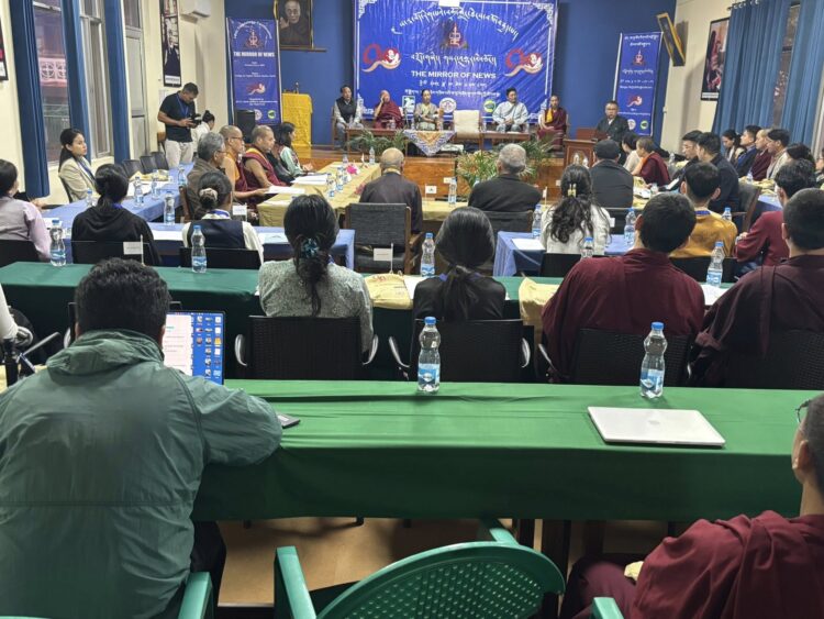 ས་རཱ་བོད་རིག་པའི་བགྲོ་གླེང་ཐེངས་བཅོ་བརྒྱད་པ་དབུ་འཛུགས་གནང་བཞིན་པ། བོད་ཀྱི་དུས་བབ་གསར་ཁང་གི་པར། ༢༠༢༥།༡༠།༦