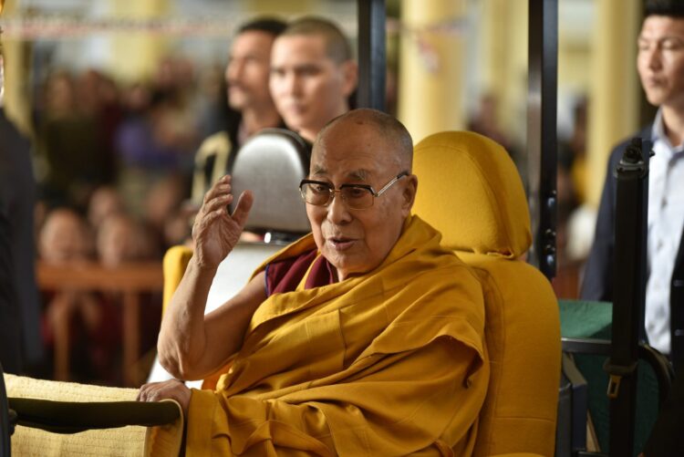 On 4 October 2025, His Holiness the 14th Dalai Lama gives Bodhicitta teachings, confers Bodhisattva Vows, and offers a short teaching on the 100 Deities of Tushita Heaven at Thekchen Choeling Tsuglakhang in Dharamshala, at the request of Taiwanese devotees. Photo Courtesy: Tenzin Phende | Central Tibetan Administration