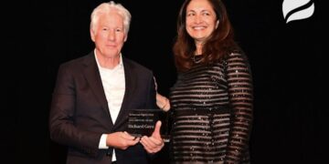 Richard Gere receiving the Human Rights First Visionary Award. Photo: ICT