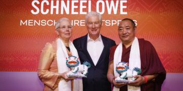 Sophie Richardson and Geshe Lobsang Monlam Honoured with 2025 Snow Lion Human Rights Award in Berlin, Germany at 25th Oct. 2025. Photos: Andreas Müller/ICT