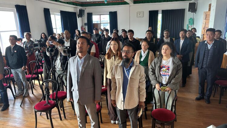 བསྟན་འཛིན་བདེ་ལེགས་རིན་པོ་ཆེའི་སྙིང་སྟོབས་གཟེངས་རྟགས་ཕུལ་བའི་མཛད་སྒོ་འཚོགས། བོད་ཀྱི་དུས་བབ་གསར་ཁང་གི་པར། ༢༠༢༥།༡༠།༡༣