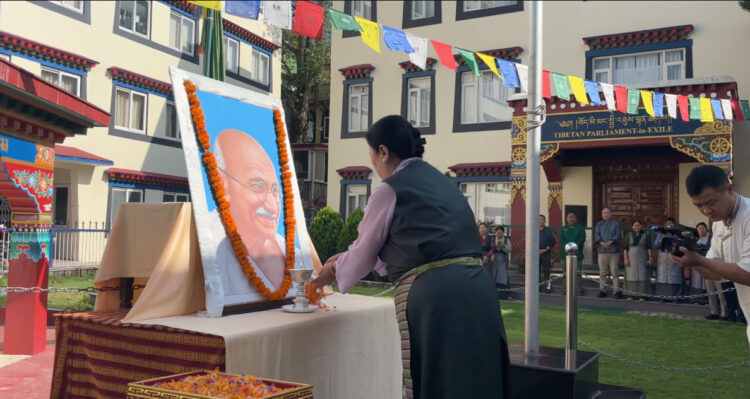 མེས་པོ་དམ་པ་གྷན་དྷི་མཆོག་གི་འཁྲུངས་སྐར་ཐེངས་ ༡༥༦ པ་གཞུང་འབྲེལ་སྲུང་གཙི་ཞུས། ༢༠༢༥།༡༠།༢ དུས་བབ་ཀྱི་པར།