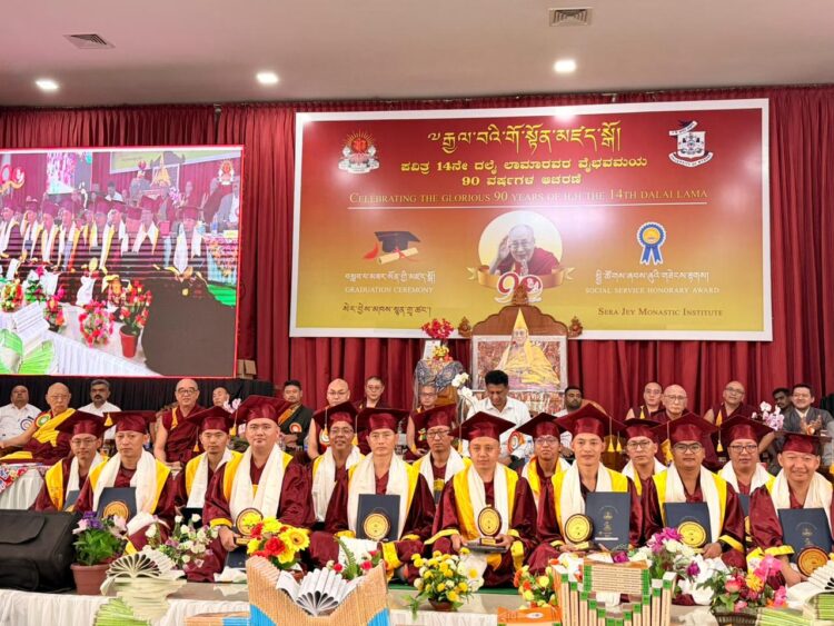 ཕྱི་ལོ་ ༢༠༢༥ ཟླ་ ༡༠ ཚེས་ ༡༧ ཉིན་རྒྱ་གར་ལྷོ་ཕྱོགས་མེ་སོར་གཙུག་ལག་སློབ་གཉེར་ཁང་གི་ངོས་འཛིན་འོག་སེར་བྱེས་ཆེད་སྦྱོང་ཉེ་བའི་གཙུག་ལག་རབ་འབྱམས་སྐབས་དང་པོའི་དགེ་འདུན་པ་ཞལ་གྲངས་ ༣༧ བསླབ་པ་མཐར་སོན་པའི་མཛད་སྒོ་འཚོགས།