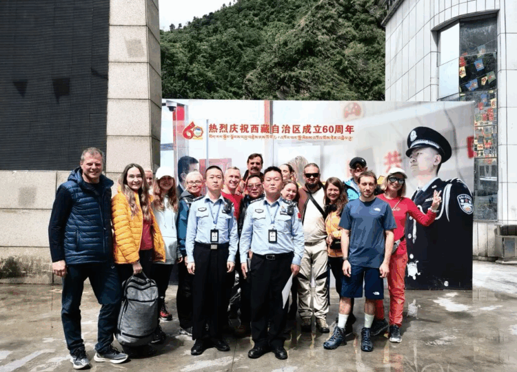 ཕྱ་ིལོ་ ༢༠༢༥ ཟླ་ ༩ ཚེས་ ༡༨ ཉིན་ཨུ་རུ་སུའི་ཡུལ་སྐོར་བ་ ༡༦ འགྲམ་འགག་སྒོ་ནས་བོད་དུ་ཕྱིན། དྲ་ལ་མ་གྱི་པར།